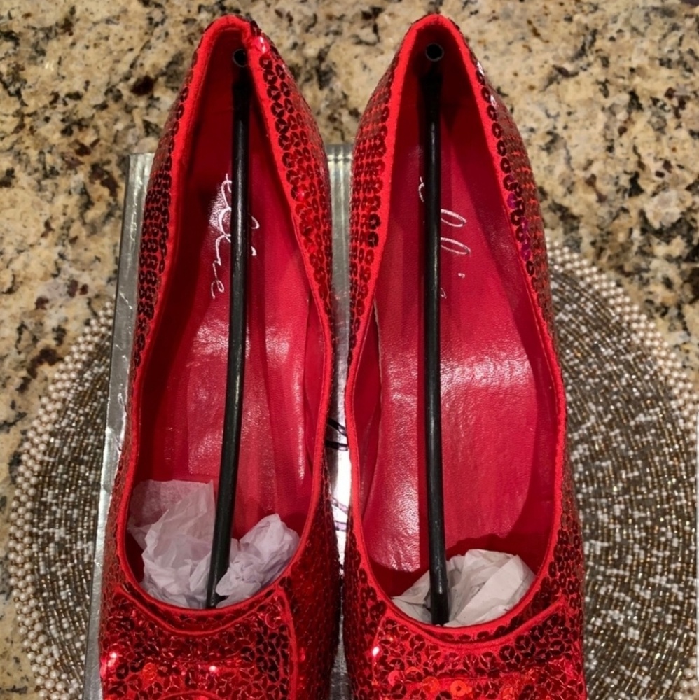 NIB Ellie Red Sequin 2" block heels "Judy"